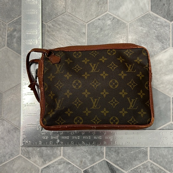 Louis Vuitton LV Vintage Monogram Wristlet Clutch with Corner Wear - Picture 10 of 10